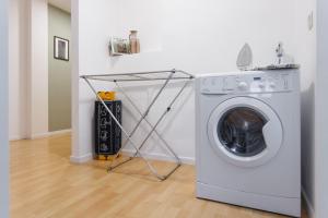 Cozy Family & Group Apartment - 15 min to Center