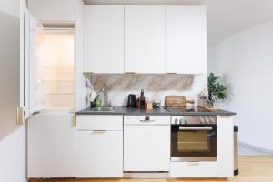 Cozy Family & Group Apartment - 15 min to Center