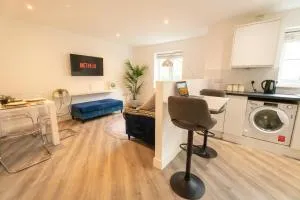 Pristine Purfleet Newly Renovated 2Bed, 2Bath - West Thurrock