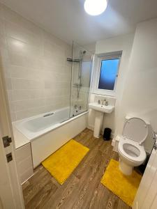 Private bedroom in a Home Next to Coop Live and Eithad Stadium