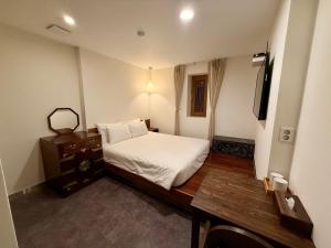 Phòng truyền thống (Traditional Room)