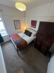 6 bed house - 12 minutes to City Centre