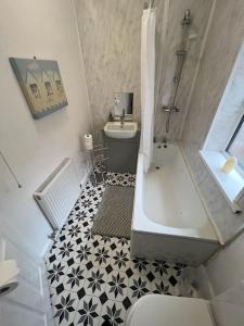 6 bed house - 12 minutes to City Centre