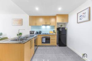Entire 2 bedroom in the heart of Wolli Creek