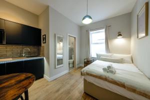 The Willow - Studio 13