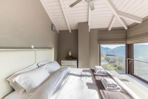 Deluxe Villa by White Hills Outdoor Hot Tub