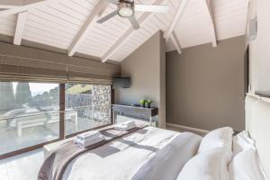 Deluxe Villa by White Hills Outdoor Hot Tub