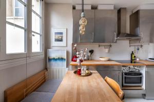 Stylish 1BD Duplex - Stunning Views near Louvre