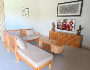 2BR Ubud private pool kitchen