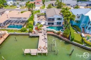 8BR w Heated Pool Waterview - Close to Beach - Anona