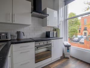 Spacious Hillhead Haven - Pass the Keys