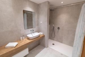 Lagos Deluxe 2 With Pool by Homing