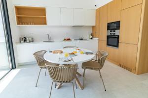 Lagos Deluxe 2 With Pool by Homing