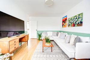 GuestReady - 2BR East London City Flat