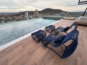 Studios no City House com piscina na cobertura