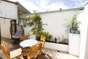 SUN COTTAGE - Cosy Cottage in Ulverston with a log burner in Ulverston, Cumbria