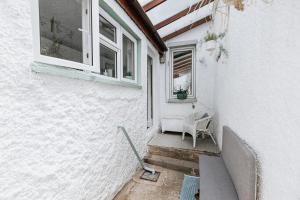 SUN COTTAGE - Cosy Cottage in Ulverston with a log burner in Ulverston, Cumbria