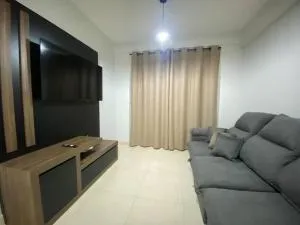Apartamento Inteiro - 2 Quartos com AC - Wifi 300mb - Cozinha Completa - 1 Vaga de Garagem - TV Smart 50 - Sacada - Indicado para Grupos, Hospedes a Trabalho, Família e Pets - 瓜伊拉