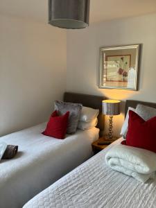 SWANSEA BAY, MARINA & ARENA VIEW Mins to BEACH & CITY