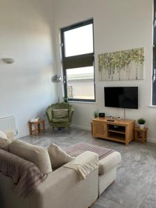 SWANSEA BAY, MARINA & ARENA VIEW Mins to BEACH & CITY