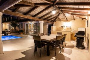 Villa Vlacich for 8 people near Labin - Rabac with heated pool & sea view - only 2 km from beach