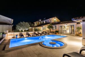 Villa Vlacich for 8 people near Labin - Rabac with heated pool & sea view - only 2 km from beach