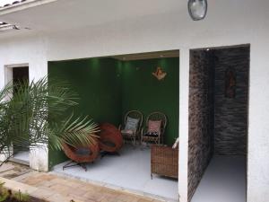 Piscina 6 QUARTO 300m PRAIA jardim churrasqueira 16 PESSOAS garagem 3 carros Monitoramento 24 horas Mesa de sinuca