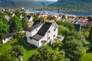 Historical Villa & Green Sanctuary in City Center