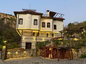 Villa Melnik SPA Residence with Hot Pool by BookVillaBG