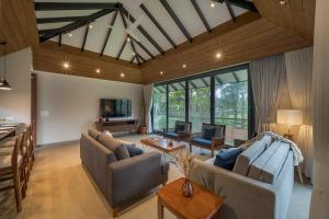 SaffronStays The Glass Grove - Romantic 1BR Glasshouse Retreat with Jacuzzi & Hill Views