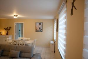 Séjour en bord de Meuse avec garage