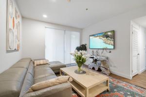 3 Lux large apartment heart of SM