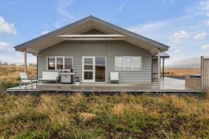 3BR Fishing Cabin with Hot Tub