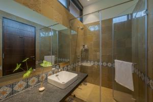 SaffronStays The Glasshouse - Romantic Panchgani Villa with Panoramic Views & Cozy Comfort