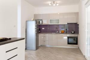 Holiday Home Hana-Stunning peninsula- with Hot Tub