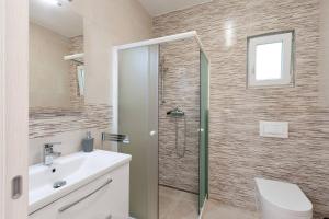 Holiday Home Hana-Stunning peninsula- with Hot Tub