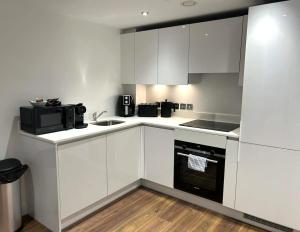 1 Bed Serviced Apartment Bracknell with parking 5 mins from station