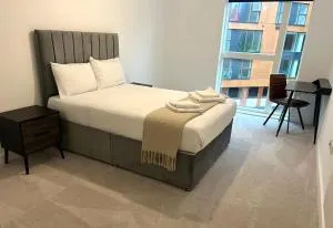 1 Bed Serviced Apartment Bracknell with parking 5 mins from station - Easthampstead