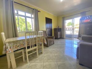 B149 - Ampla casa no centro de Bombinhas - SC