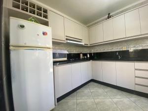 B149 - Ampla casa no centro de Bombinhas - SC