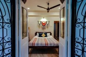 Stays By Amira - بارديز