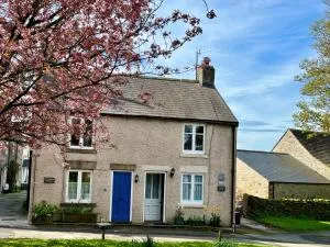 Cross View - Cressbrook