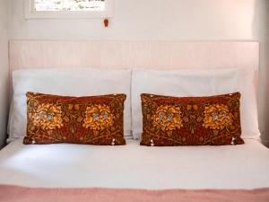 The Cwtch - Woodland cabin with country views!