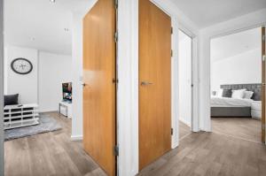 2 bedroom apartment with balcony and parking