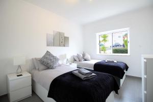 Casa Scarlett Walk to beach Communal Pool