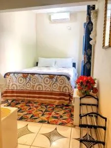 Chill Spot in Old Harbour - Treadlight