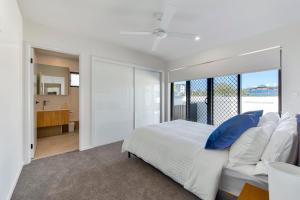 Newly spacious top floor good view apartment