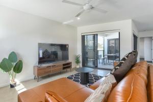 Newly spacious top floor good view apartment