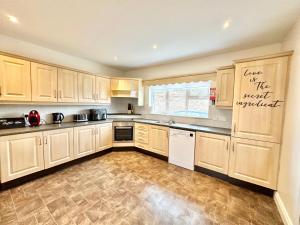 Relax in Spacious Style with Stunning Views- Drim Cottage