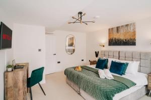 Spacious City Pad Parking WiFi Family Contractors